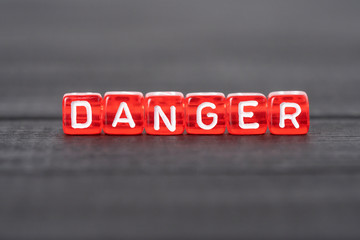 Obraz premium Danger word on red blocks. Concept of caution, safety.