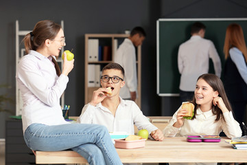 Pupils having lunch in classroom