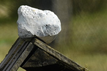 kamień na skrzynce © ARTUR