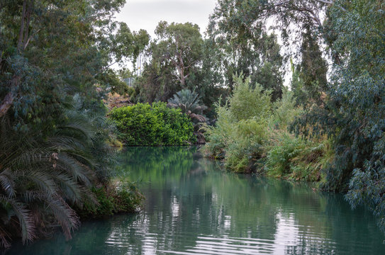 Rio Jord&atilde;o - batismo de Jesus Cristo - Israel