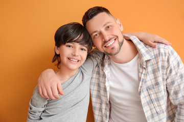 Obraz premium Father and little son on color background