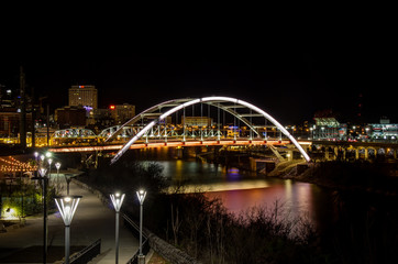 Obraz na płótnie Canvas Korean Veterans Blvd Bridge across Cumberland River Nashville, Tennessee