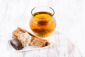 Tea and bark of cat's claw plant, uncaria tomentosa