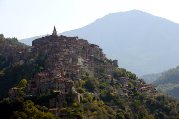 Fototapeta na wymiar old village of Perinaldo in Liguria near Dolceacqua and San Romolo
