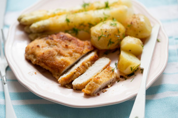 Breaded pork chops (schabowy) with baby potatoes and white asparagus with dill 