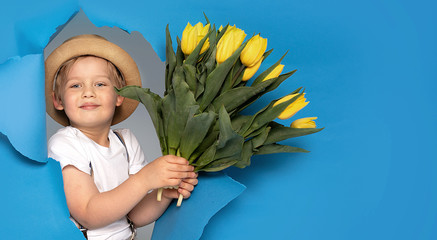 Little kid with yellow bouquet of flowers.