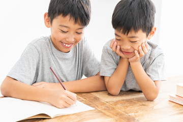 兄弟　キッズ　教育