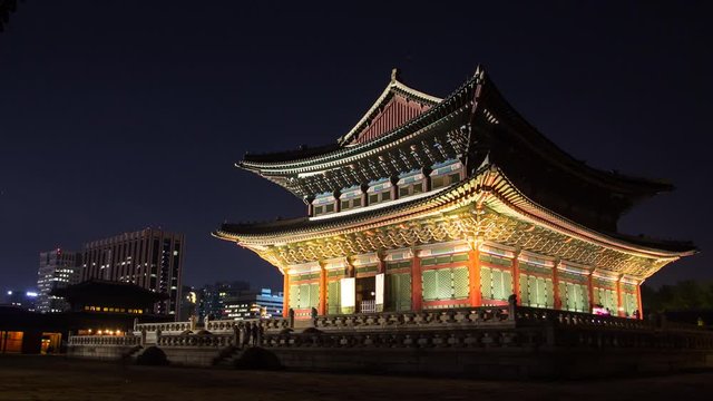 timelapse of night view with building and roof in gyeongbokgung palace (royal palace) 