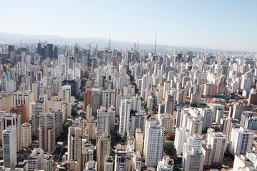 Área densamente povoada da cidade de São Paulo; paliteira; apartamentos