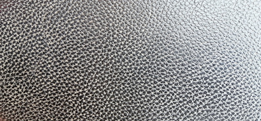 The wall surface of the house is moldy and has cracks.