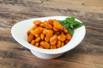 White beans with tomato sauce