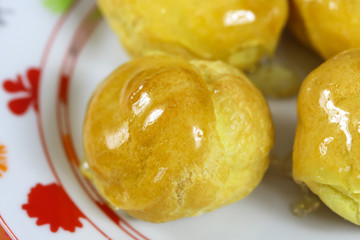 choux à la crème pâtissière et caramel