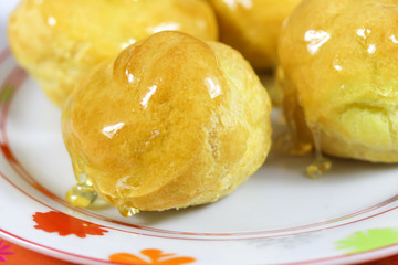 choux à la crème pâtissière et caramel