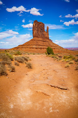 hiking the wildcat trail in the monument valley, usa
