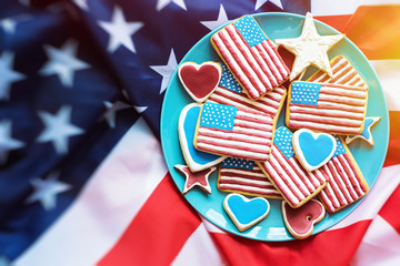 Obraz premium home baking cookies icing like american flag. patriotic background for US national holidays, happy Memorial Day