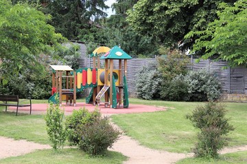 Aire de jeux et square pour enfants - Village de Grenay - Département Isère - France