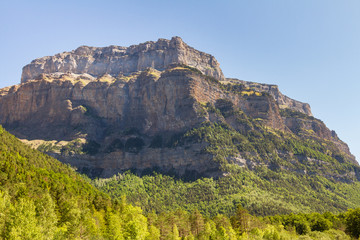 Fototapeta na wymiar Mountainous and rocky landscape of the Pyrenees
