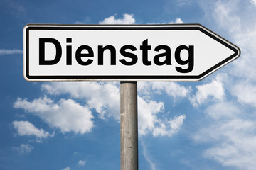 Wegweiser Dienstag