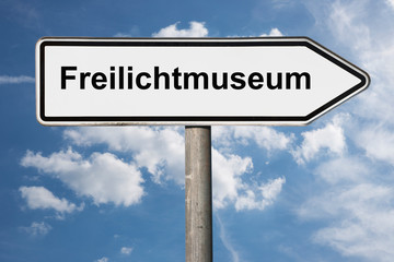 Fototapeta na wymiar Wegweiser Freilichtmuseum