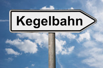 Fototapeta premium Wegweiser Kegelbahn