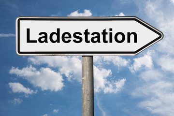 Fototapeta premium Wegweiser Ladestation