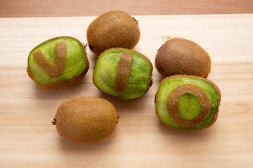 VIO脱毛イメージ　キウイフルーツ　毛のある果物