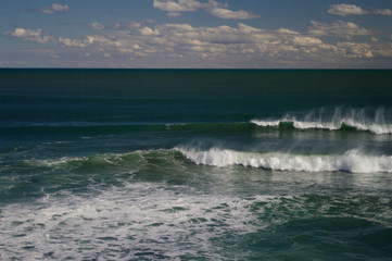 初夏の海、穏やかな昼下がり、静かな時間が流れていきます。雄大な自然の中にいると心が休まります。
