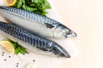 Uncooked Atlantic mackerel with lemon and greens 