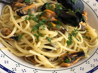 Linguini pasta with fresh mussels