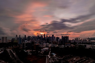 Naklejka premium sunset over the city