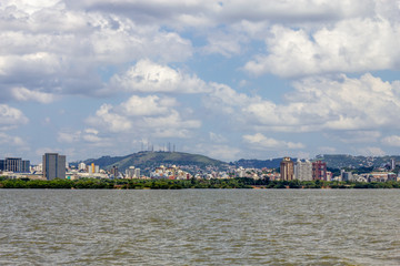 Fototapeta premium Guaiba shore with trees and buildings
