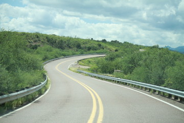 Fototapeta na wymiar arizona mountain road