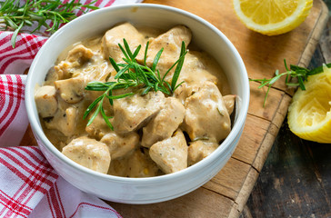 Chicken in creamy lemon and rosemary sauce