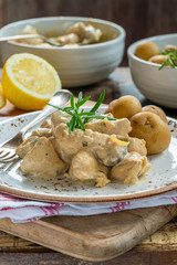 Chicken in creamy lemon and rosemary sauce