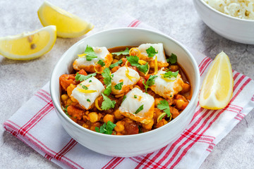 Curried cod with chickpeas, fresh coriander and rice