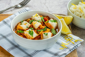 Curried cod with chickpeas, fresh coriander and rice