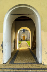 Przejście pod dzwonnicą 