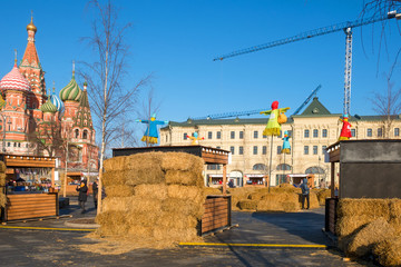 Fototapeta premium MOSCOW, RUSSIA - FEBRUARY 22, 2020: Shopping pavilions in Zaryadye park during the Pancake Festival