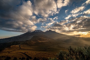 Obraz premium sunset in the mountains