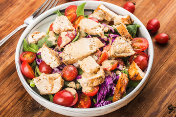 Chicken breast with fresh salad， Healthy lunch menu. Diet food.