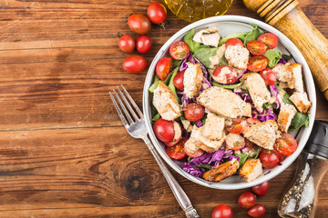 Chicken breast with fresh salad， Healthy lunch menu. Diet food.