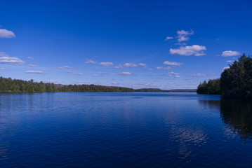 Naklejka premium Beautiful lake on a sunny spring day