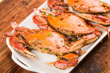 A plate of fresh Redspot swimming crab，