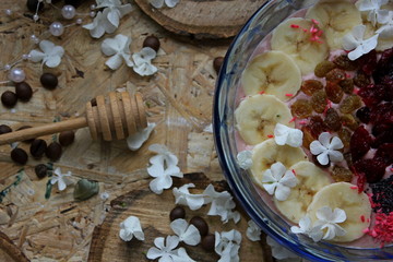 bowl of muesli with berries