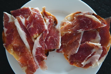 Pan con jamón serrano de jabugo