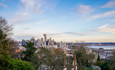 Fototapeta na wymiar scenic view Seattle cityscape in the sunset time,Washington,USA. -shoot in 03/18/16 -editorial use only.