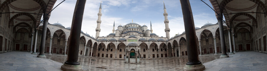 Fototapeta na wymiar Blue Mosque in Istanbul,Turkey