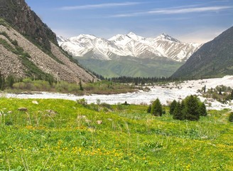 Fototapeta na wymiar The Ala Archa National Park in the Tian Shan mountains of Bishkek Kyrgyzstan