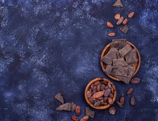Obraz na płótnie Canvas Natural cocoa beans and chocolate