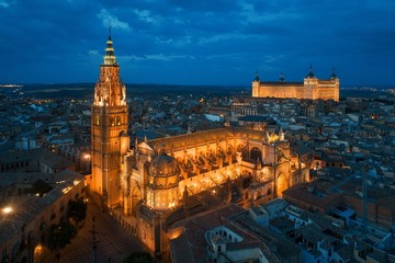 Aerial view of Toledo Cathedral at night - obrazy, fototapety, plakaty